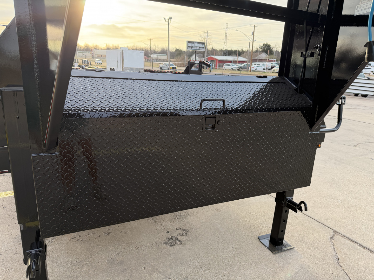 New #144080 2026 MP CUSTOM 25 X 102 TANDEM AXLE 14K FLATBED GOOSENECK W/ MAXX RAMPS & 14 PLY TIRES