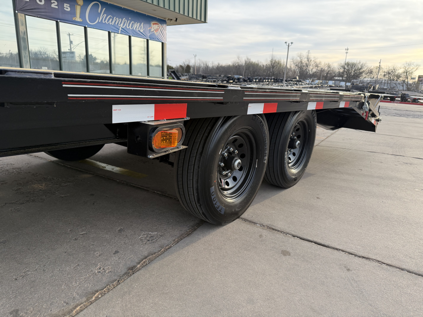 New #144080 2026 MP CUSTOM 25 X 102 TANDEM AXLE 14K FLATBED GOOSENECK W/ MAXX RAMPS & 14 PLY TIRES