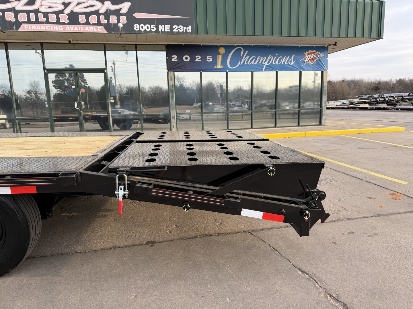 New #144080 2026 MP CUSTOM 25 X 102 TANDEM AXLE 14K FLATBED GOOSENECK W/ MAXX RAMPS & 14 PLY TIRES