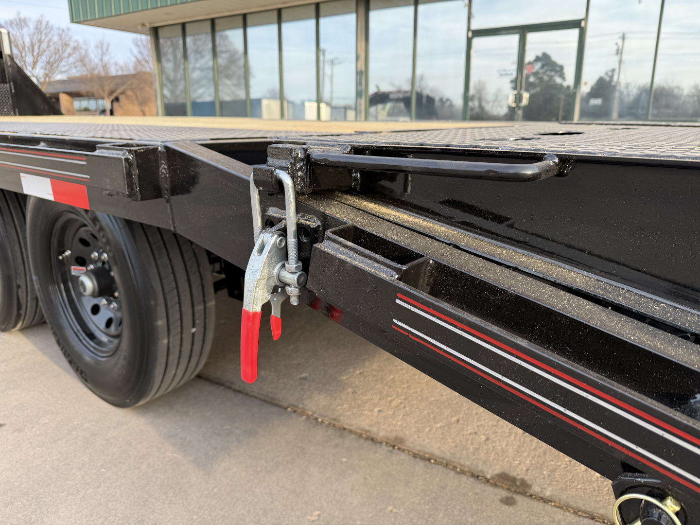 New #144080 2026 MP CUSTOM 25 X 102 TANDEM AXLE 14K FLATBED GOOSENECK W/ MAXX RAMPS & 14 PLY TIRES