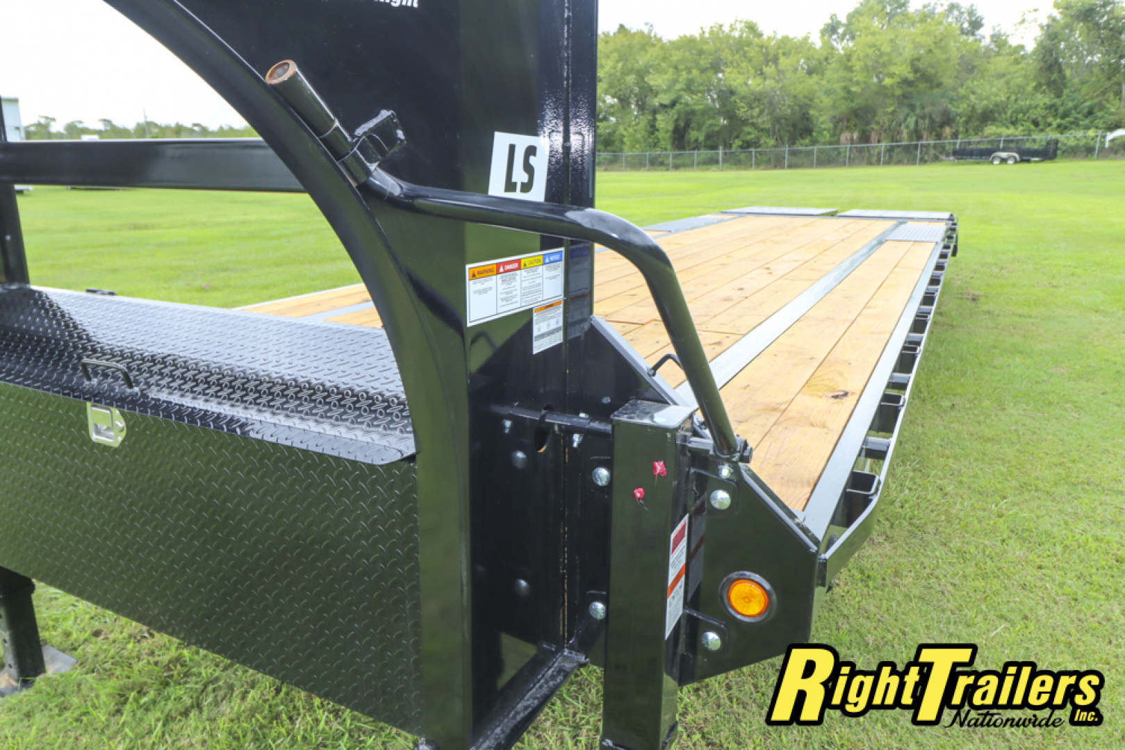 New 2026 8.5x30 PJ Gooseneck Equipment Trailer