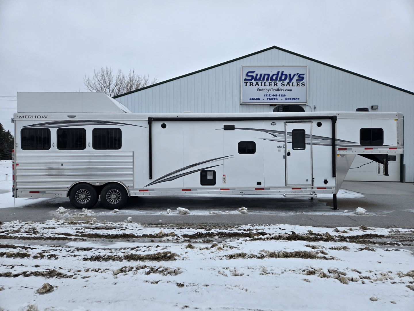 Used 2024 Merhow Stampede 3 Horse Living Quarter