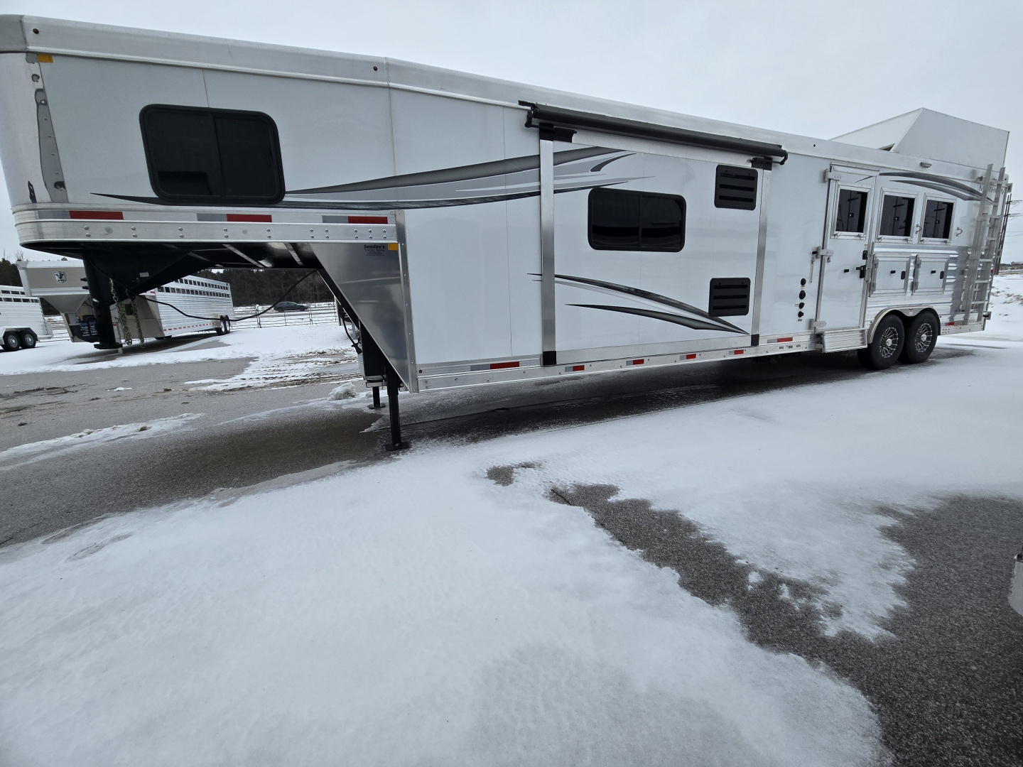 Used 2024 Merhow Stampede 3 Horse Living Quarter