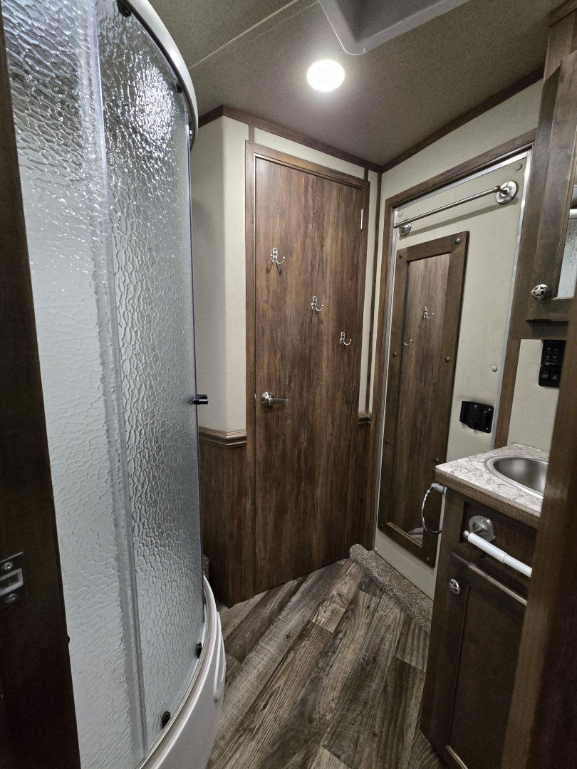 Used 2024 Merhow Stampede 3 Horse Living Quarter