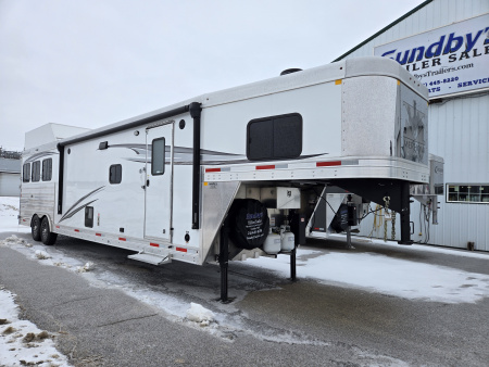 Used 2024 Merhow Stampede 3 Horse Living Quarter