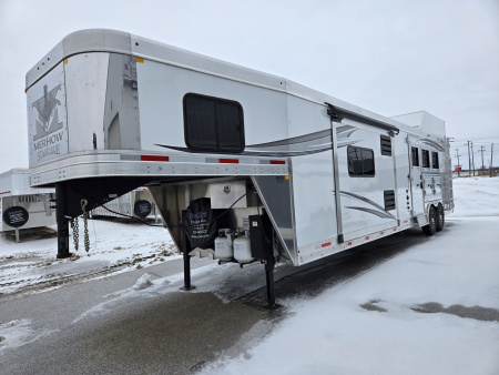 Used 2024 Merhow Stampede 3 Horse Living Quarter