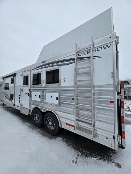 Used 2024 Merhow Stampede 3 Horse Living Quarter