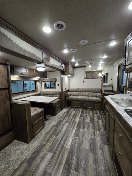 Used 2024 Merhow Stampede 3 Horse Living Quarter