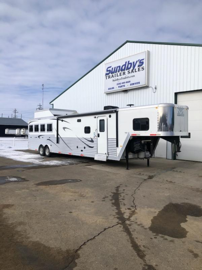 Used 2018 Merhow 4 Horse Living Quarter