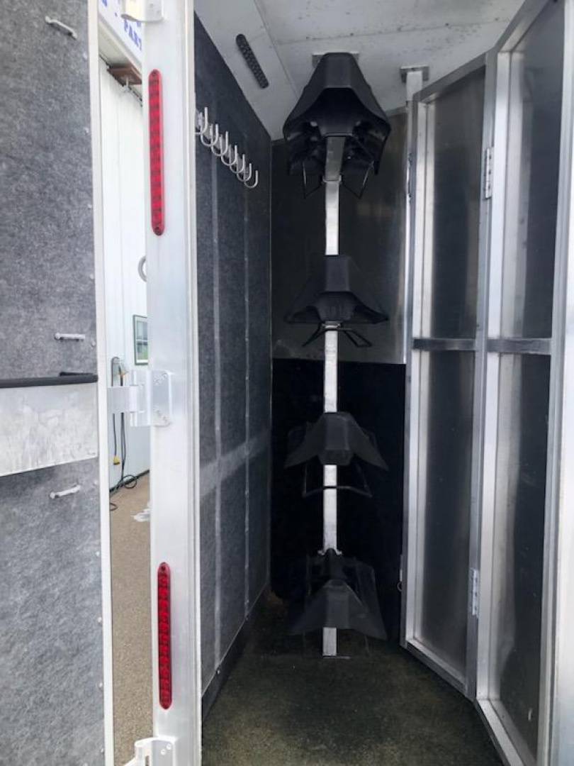 Used 2018 Merhow 4 Horse Living Quarter