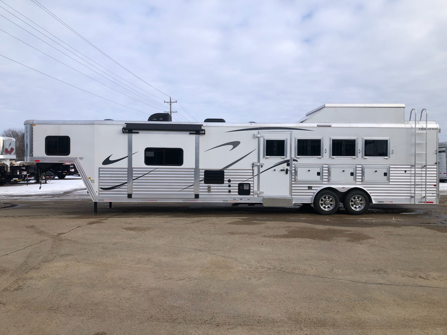 Used 2018 Merhow 4 Horse Living Quarter