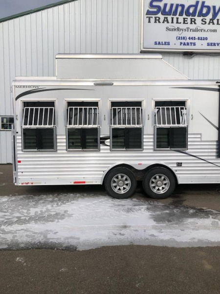 Used 2018 Merhow 4 Horse Living Quarter