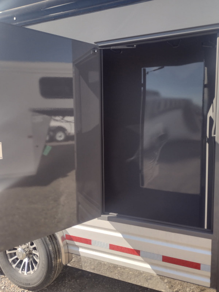 New 2026 Trails West Sierra 3 Horse Trailer w/ 13x13 Living Quarters