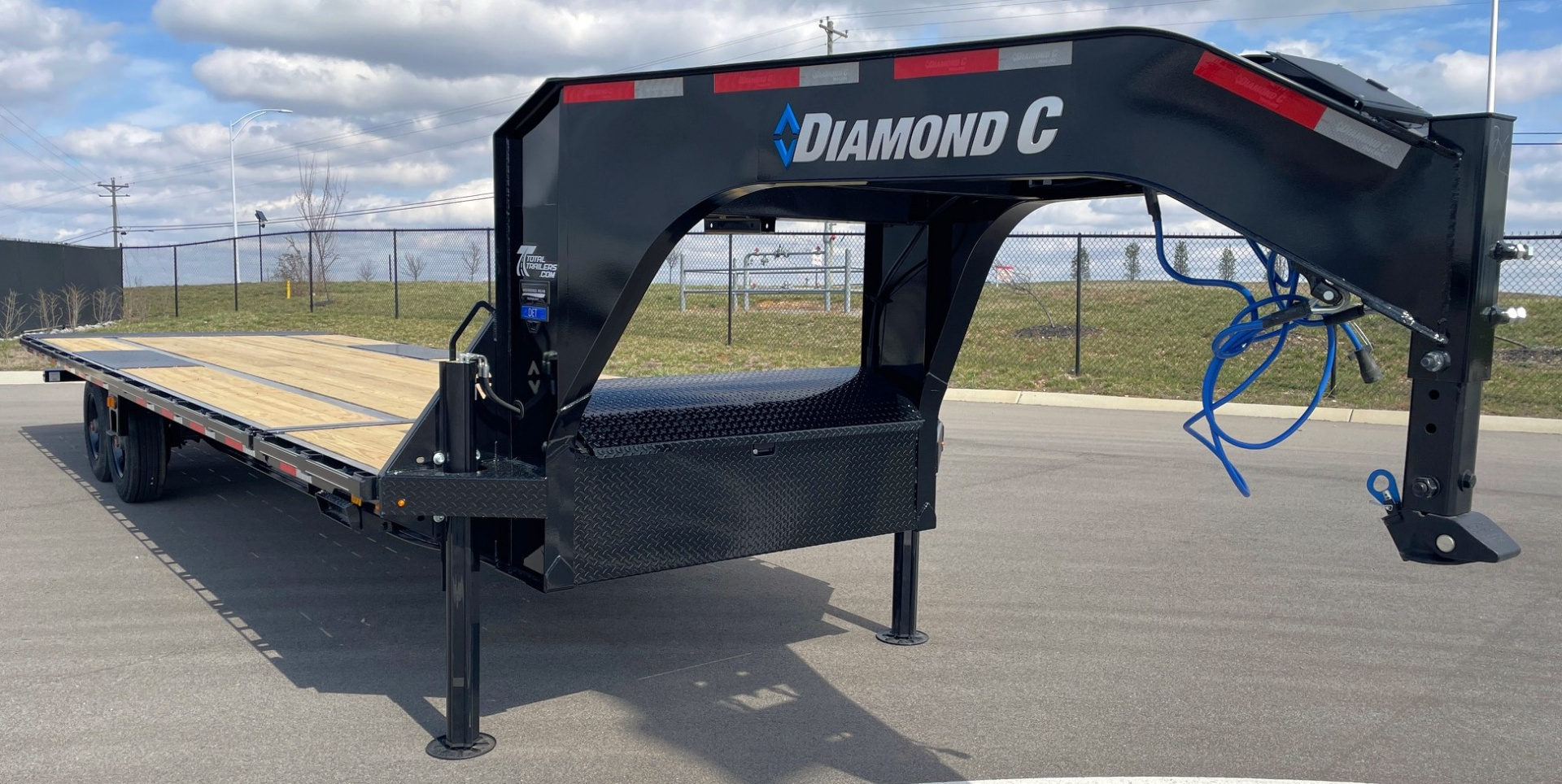 New Diamond C 28' DET 210 GN Deck Over Power Tilt Equipment Trailer: 23K GVWR, Spare, Solar