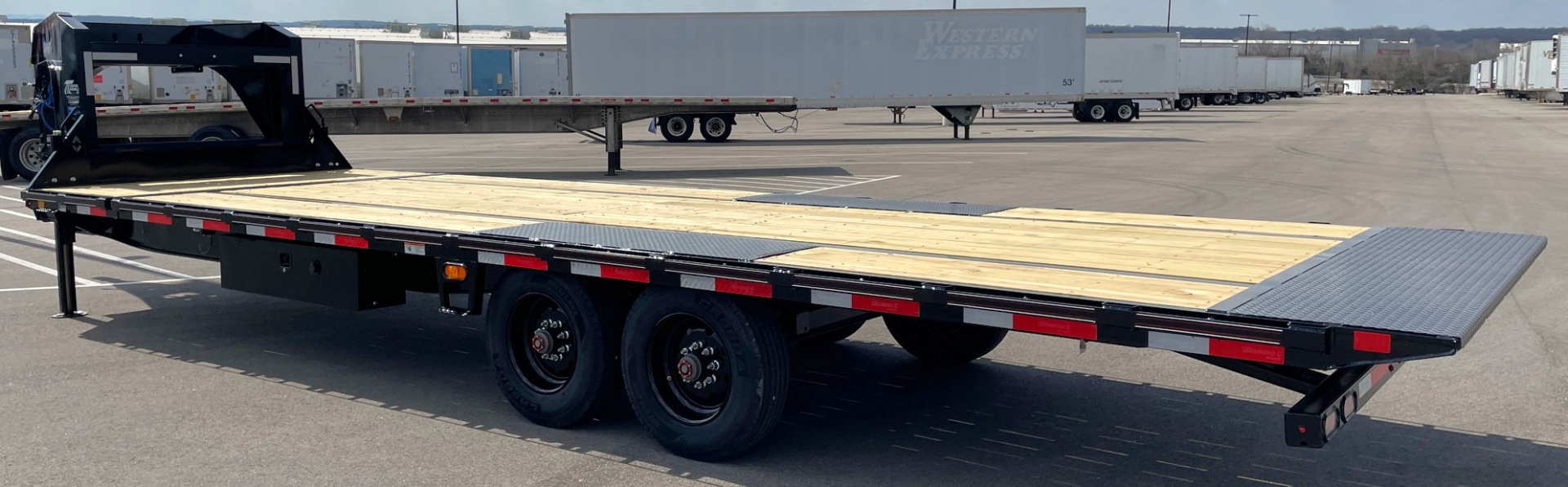 New Diamond C 28' DET 210 GN Deck Over Power Tilt Equipment Trailer: 23K GVWR, Spare, Solar