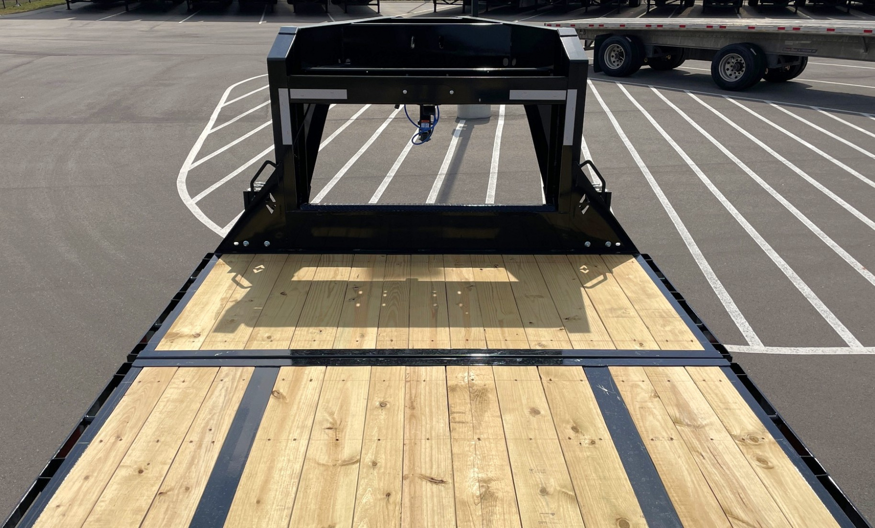 New Diamond C 28' DET 210 GN Deck Over Power Tilt Equipment Trailer: 23K GVWR, Spare, Solar