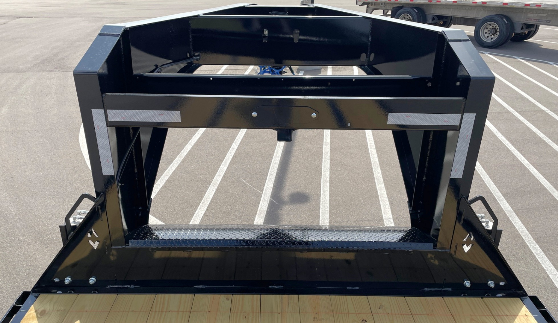 New Diamond C 28' DET 210 GN Deck Over Power Tilt Equipment Trailer: 23K GVWR, Spare, Solar