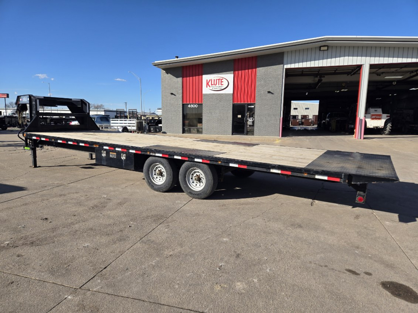 Used 2022 Load Trail 28' GN Deckover Electric/Hydraulic Tilt Equipment Trailer