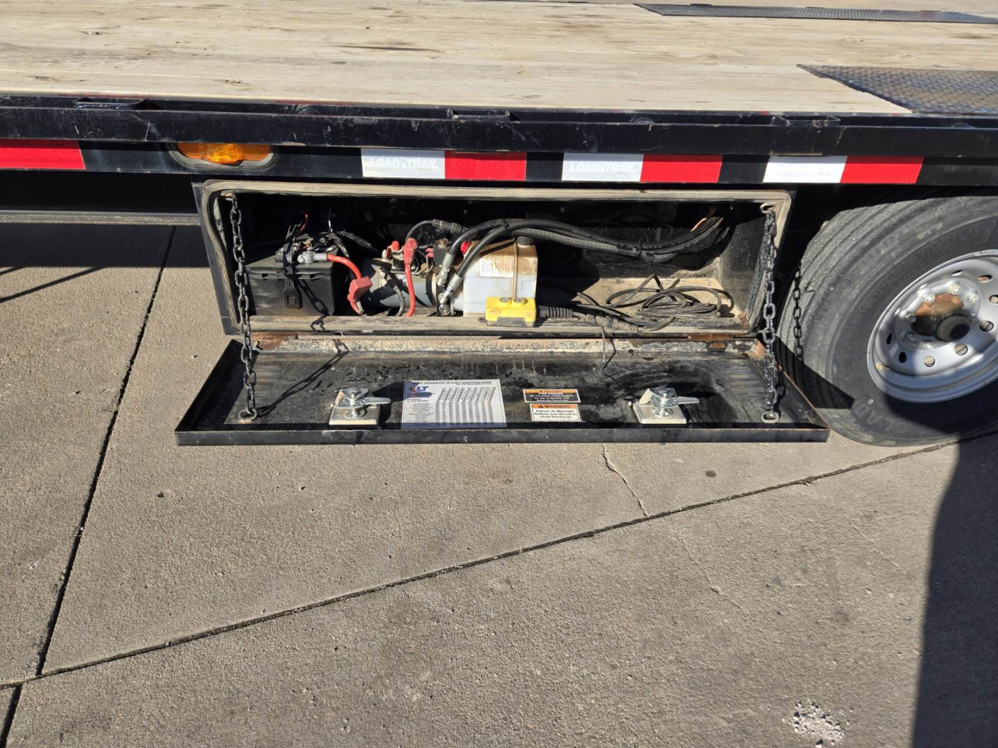 Used 2022 Load Trail 28' GN Deckover Electric/Hydraulic Tilt Equipment Trailer