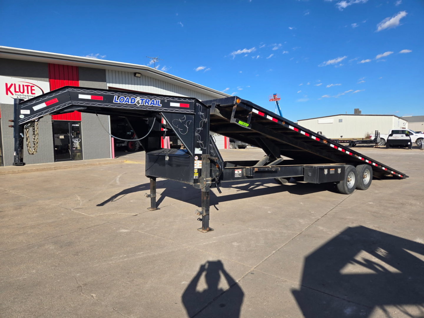 Used 2022 Load Trail 28' GN Deckover Electric/Hydraulic Tilt Equipment Trailer