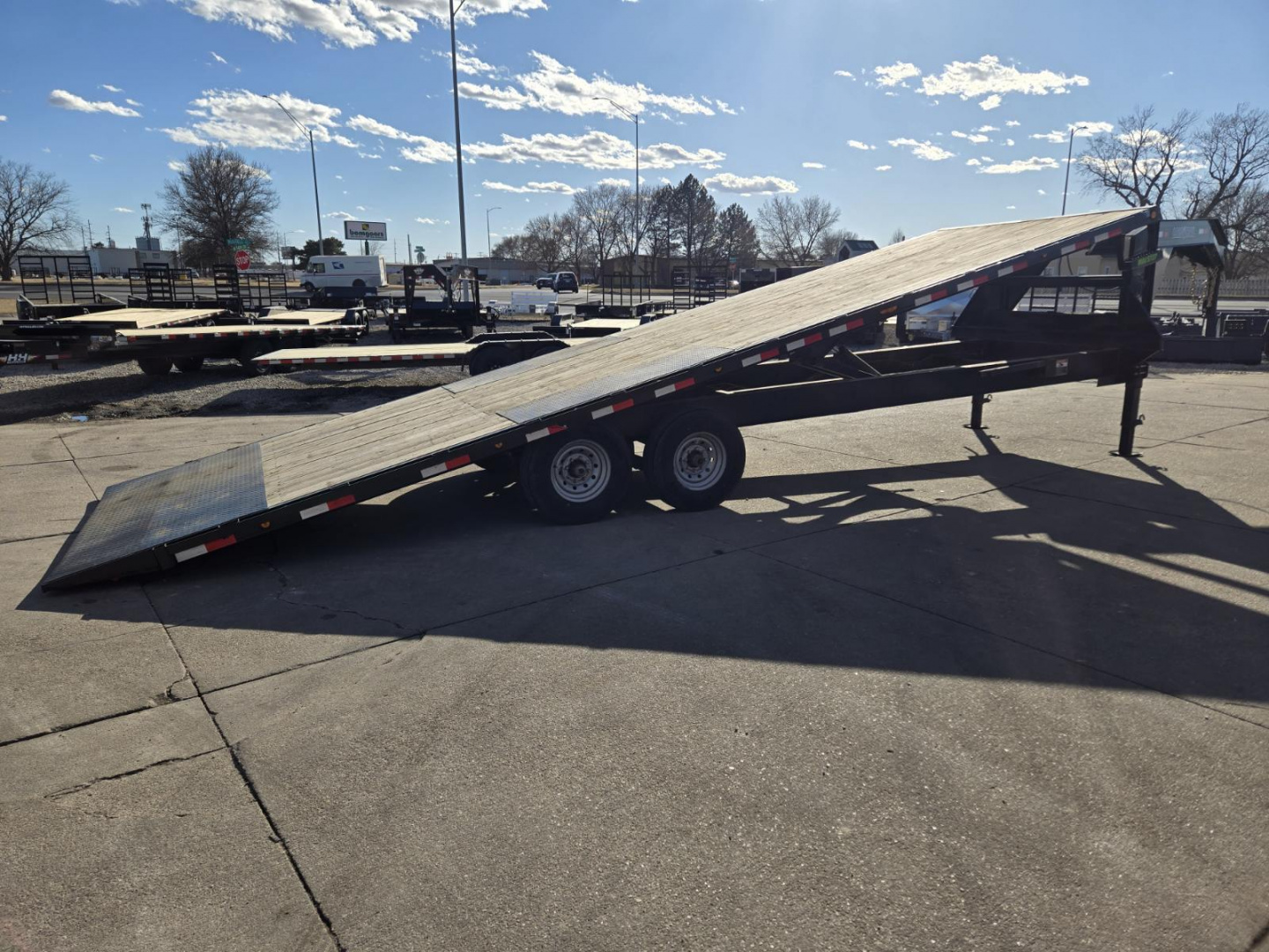 Used 2022 Load Trail 28' GN Deckover Electric/Hydraulic Tilt Equipment Trailer