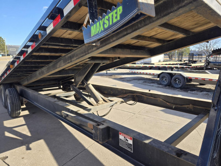 Used 2022 Load Trail 28' GN Deckover Electric/Hydraulic Tilt Equipment Trailer