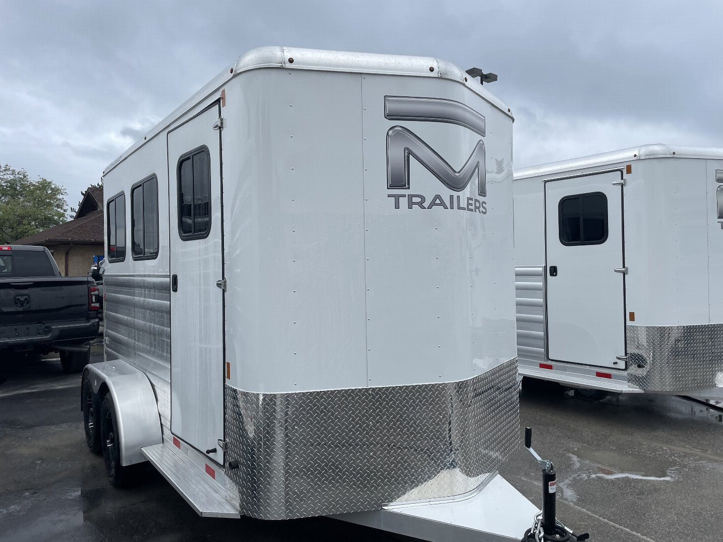 New 2026 Merhow Trailers ES720SL Horse Trailer