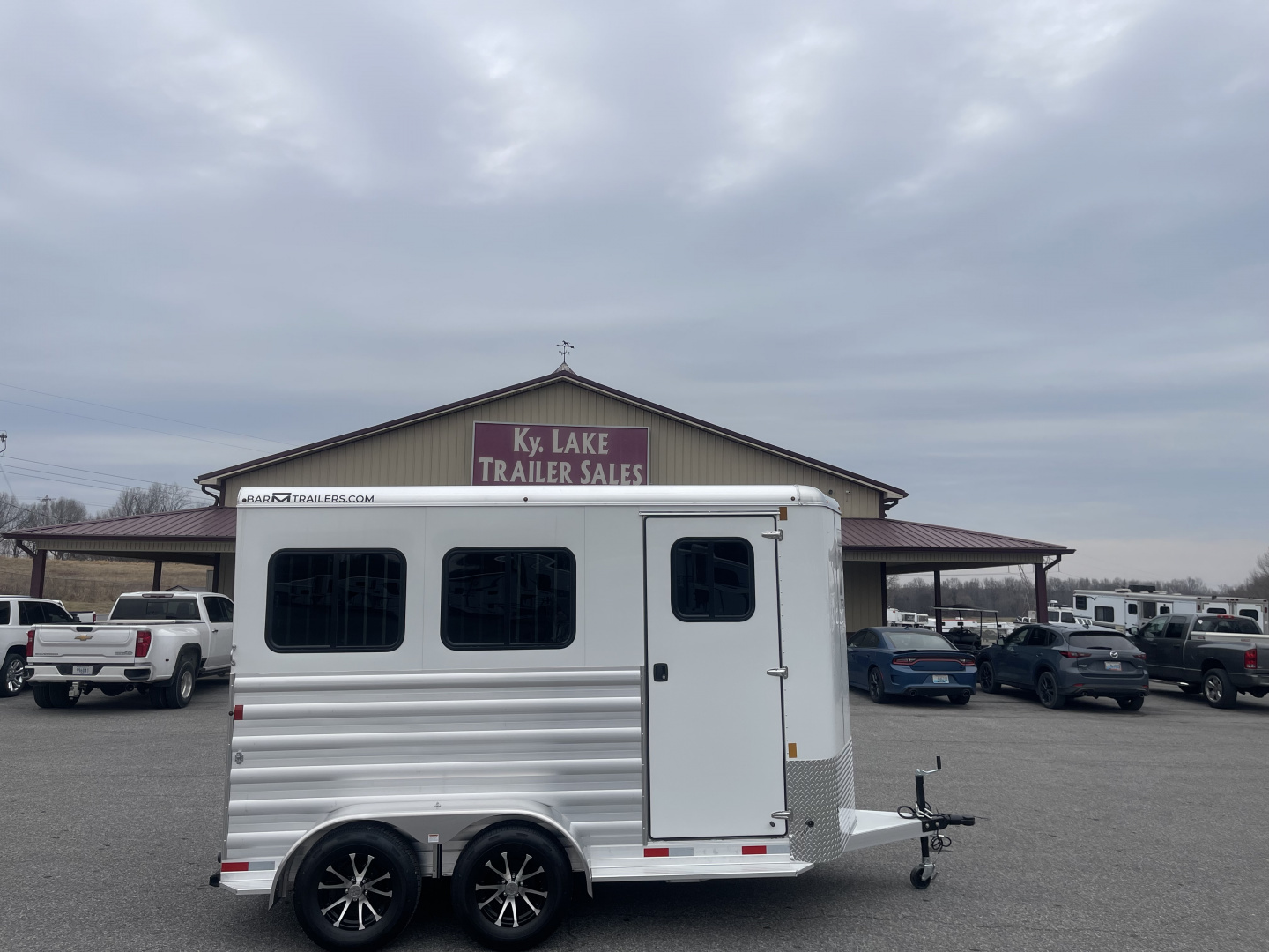 New 2026 Merhow Trailers ES720SL Horse Trailer