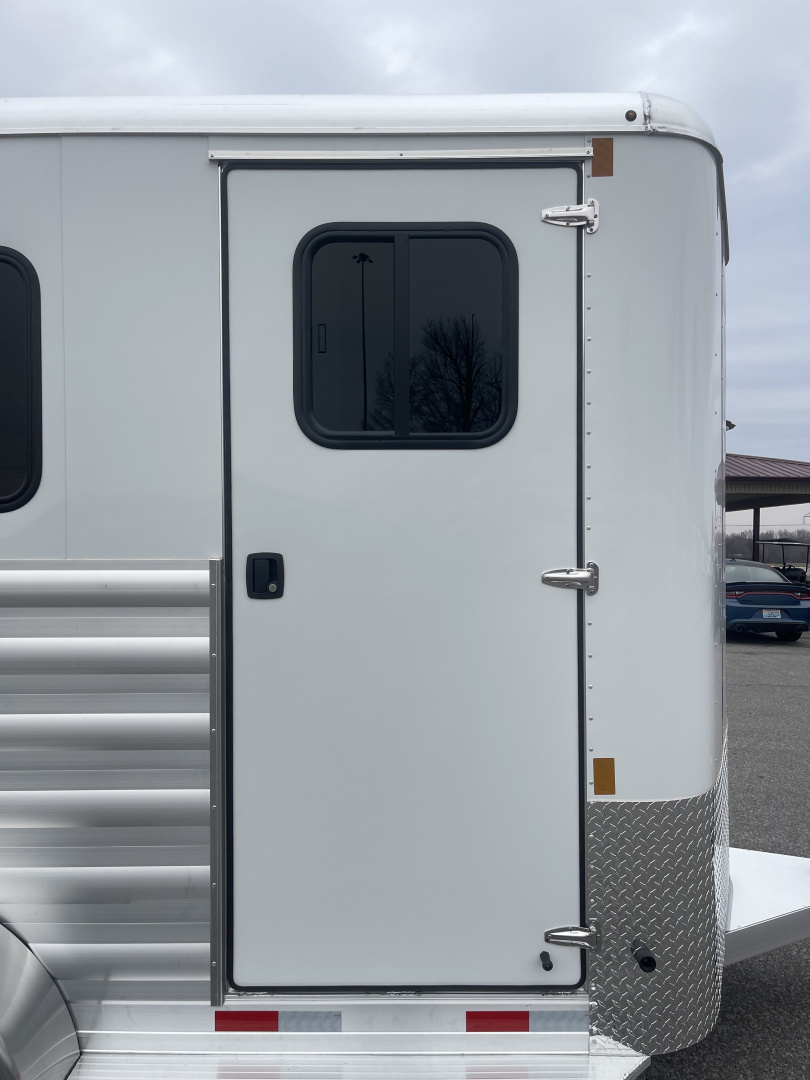 New 2026 Merhow Trailers ES720SL Horse Trailer