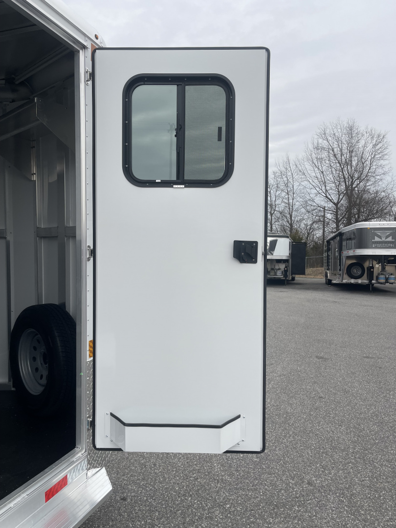 New 2026 Merhow Trailers ES720SL Horse Trailer