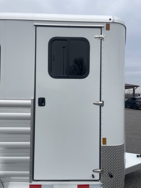 New 2026 Merhow Trailers ES720SL Horse Trailer