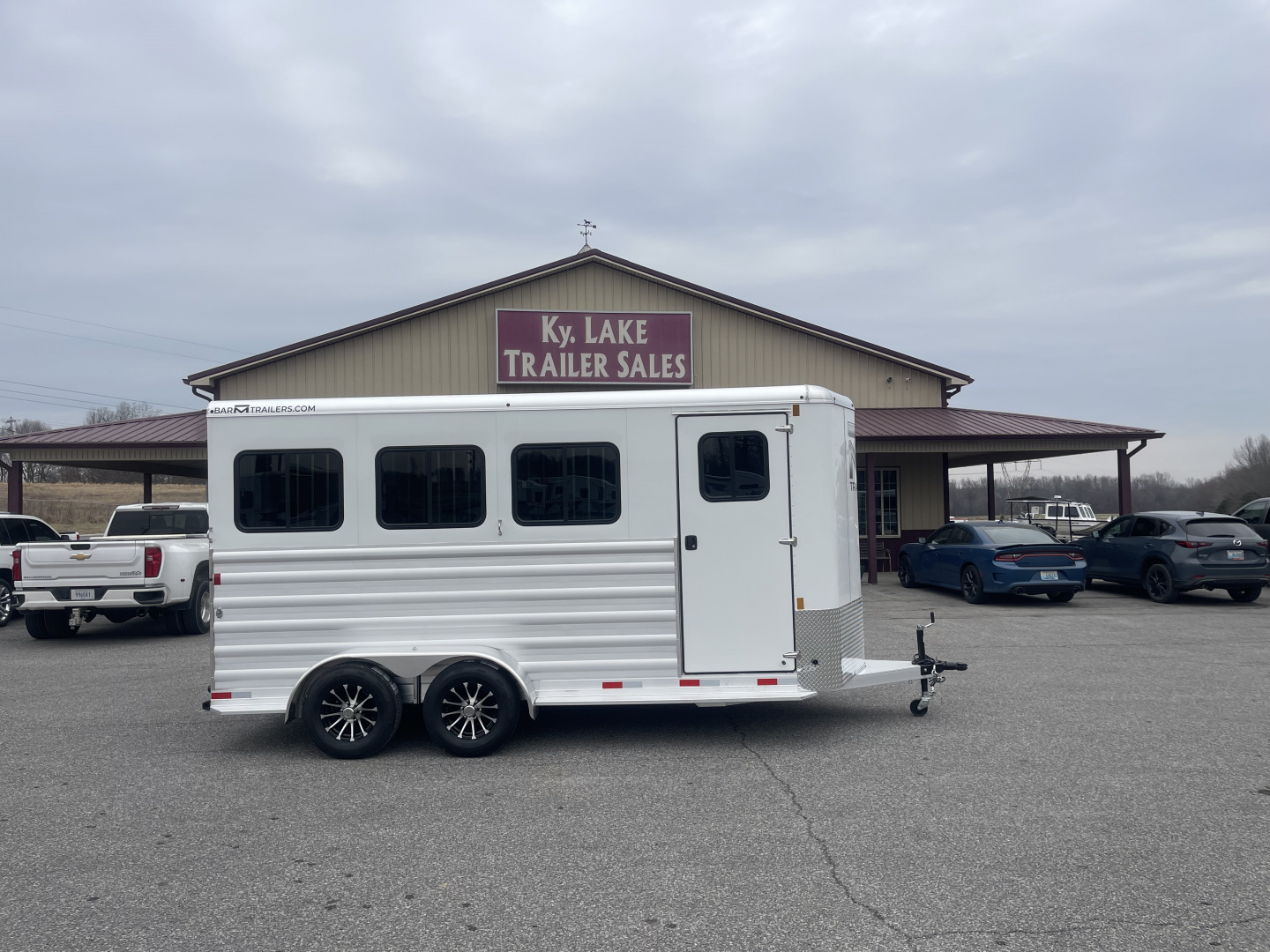 New 2026 Merhow Trailers ES730SL- 3H BP Horse Trailer