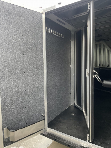 New 2026 Merhow Trailers ES730SL- 3H BP Horse Trailer