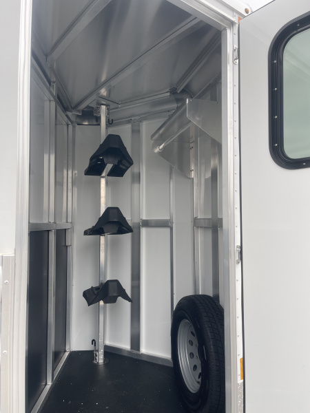 New 2026 Merhow Trailers ES730SL- 3H BP Horse Trailer