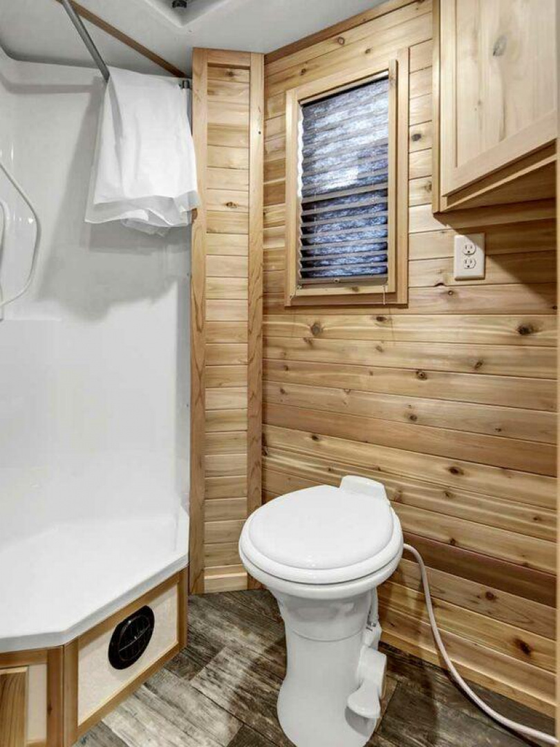 New Ice Castle 8′ x 17′ Range Runner RV