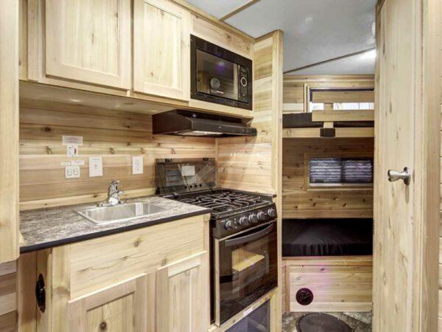 New Ice Castle 8′ x 17′ Range Runner RV