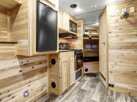 New Ice Castle 8′ x 17′ Range Runner RV