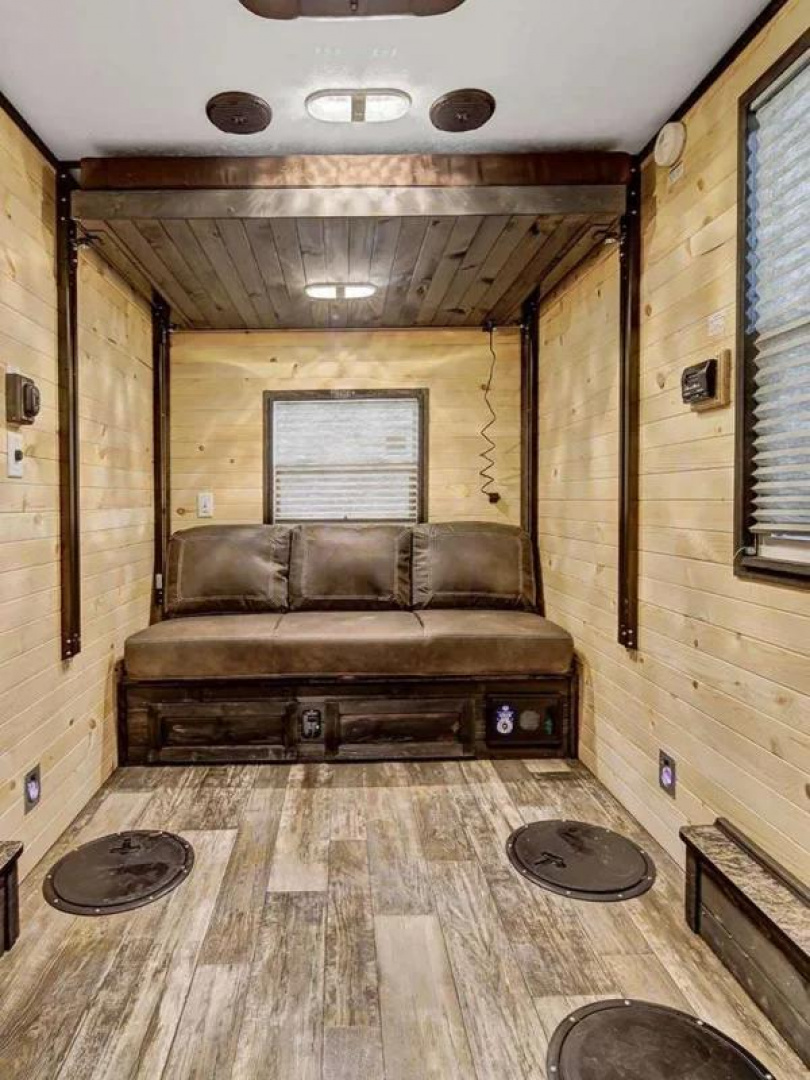 New Ice Castle 6.5′ x 16′ Sport Angler RV