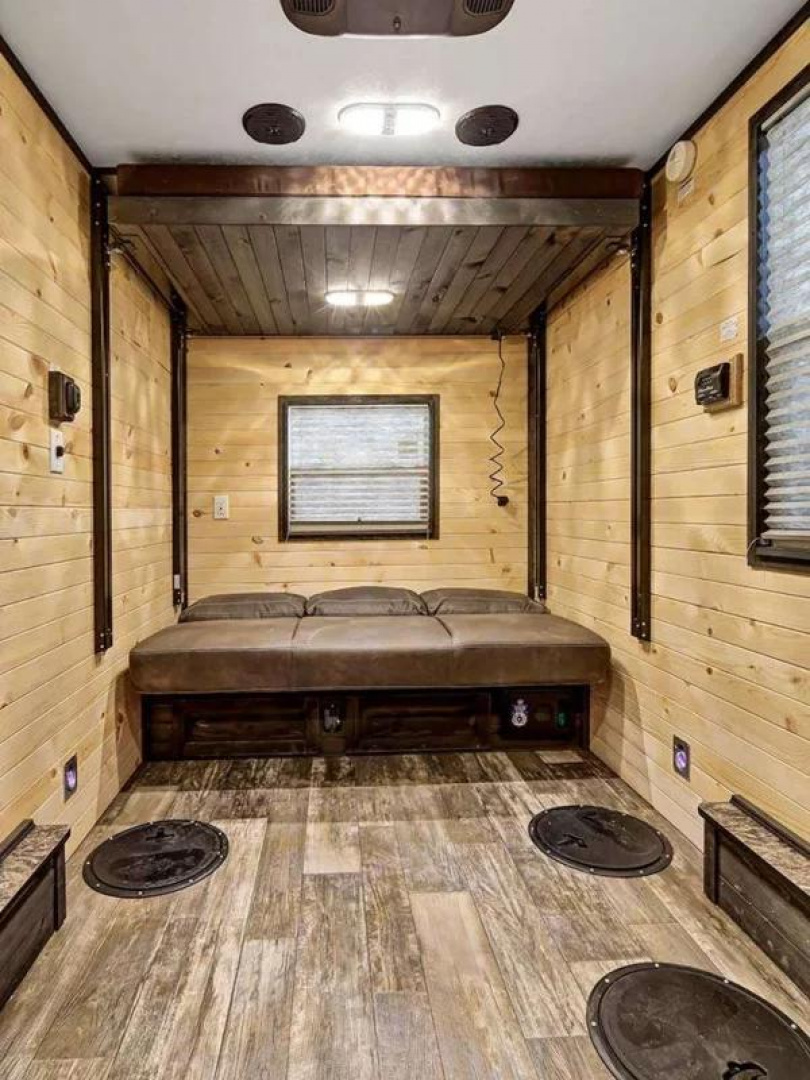 New Ice Castle 6.5′ x 16′ Sport Angler RV