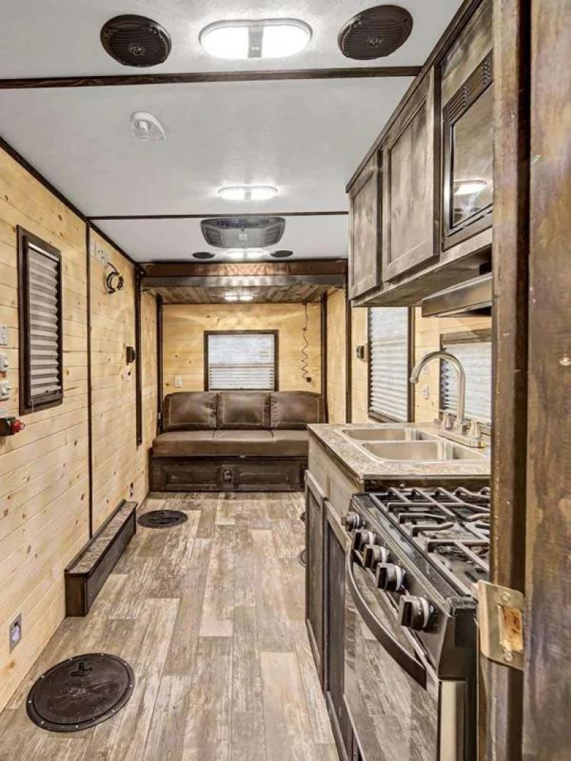 New Ice Castle 6.5′ x 16′ Sport Angler RV