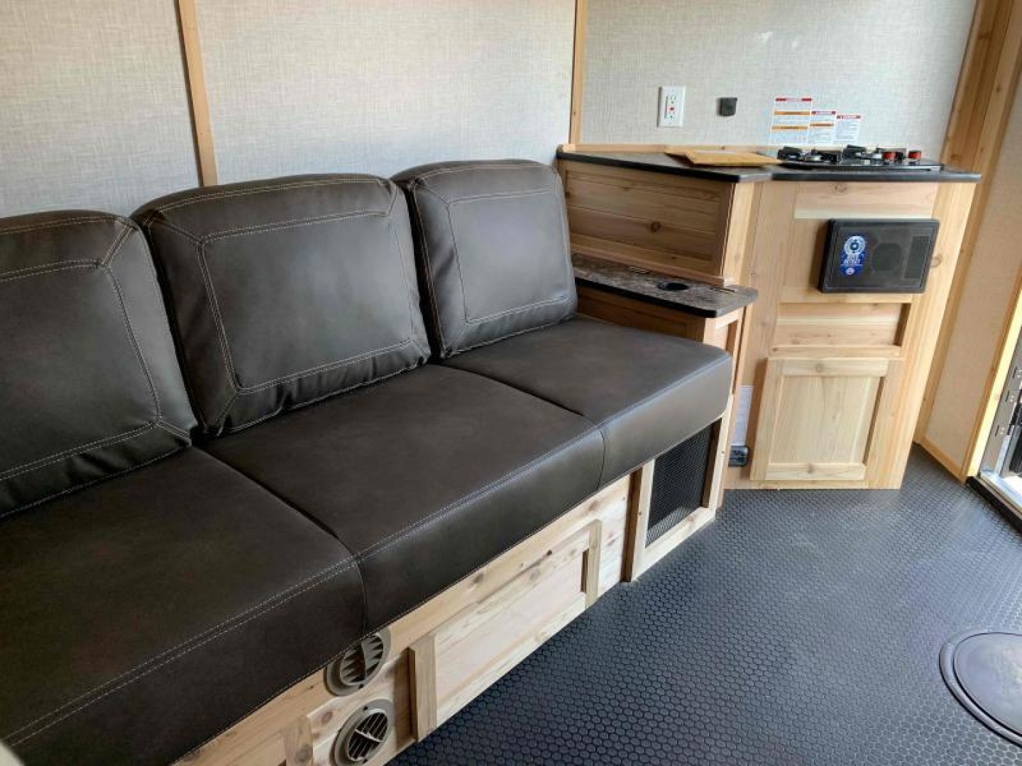 New Ice Castle 6.5' x 8' Little Jigger