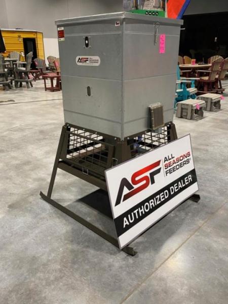 New 600-lb. Stand & Fill Broadcast All Season Feeder