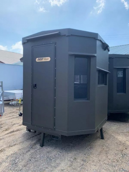 New 7' x 7' w/ 8' Legs All Season Hunting Blinds