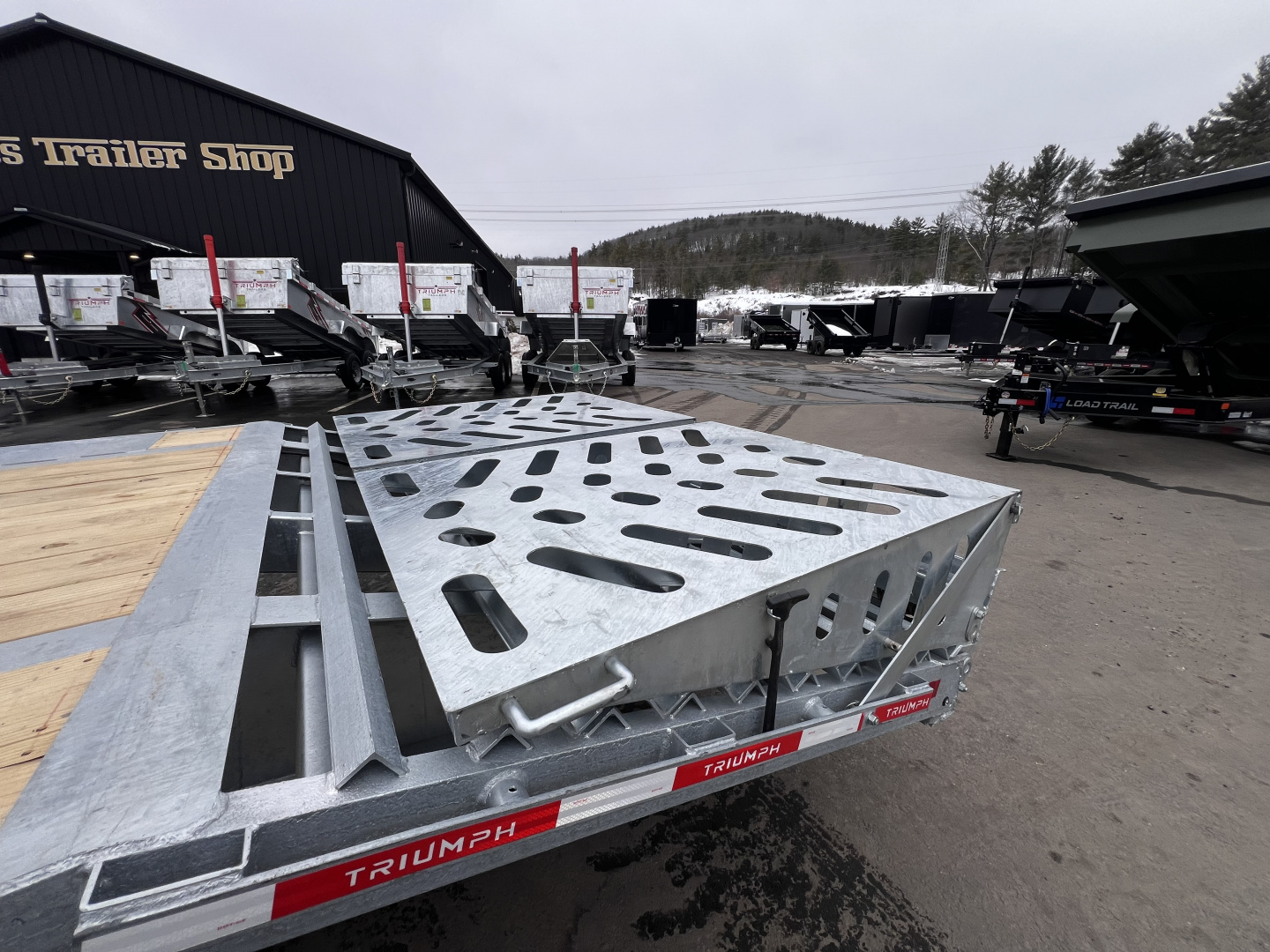 New 2026 Triumph 102X25 Deckover/ Max Wedge Ramps / Galvanized/ Hydro Jack/ Oil Bath hubs/ 20k GVW