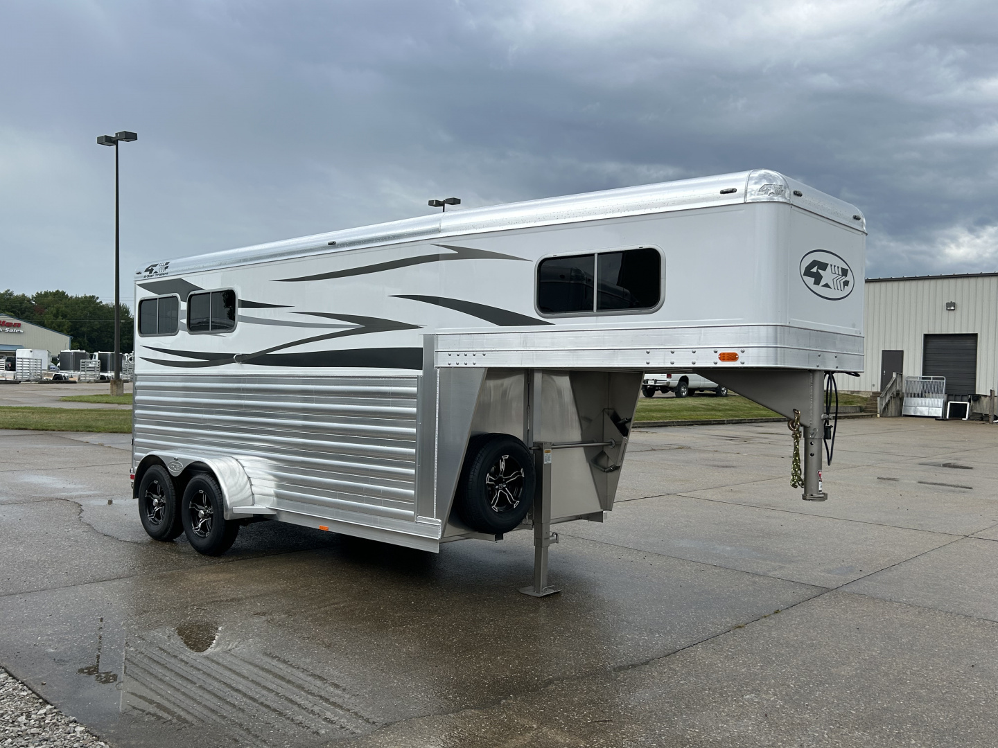 New 2026 4-Star Trailers 2 Horse Slant Load Horse Trailer