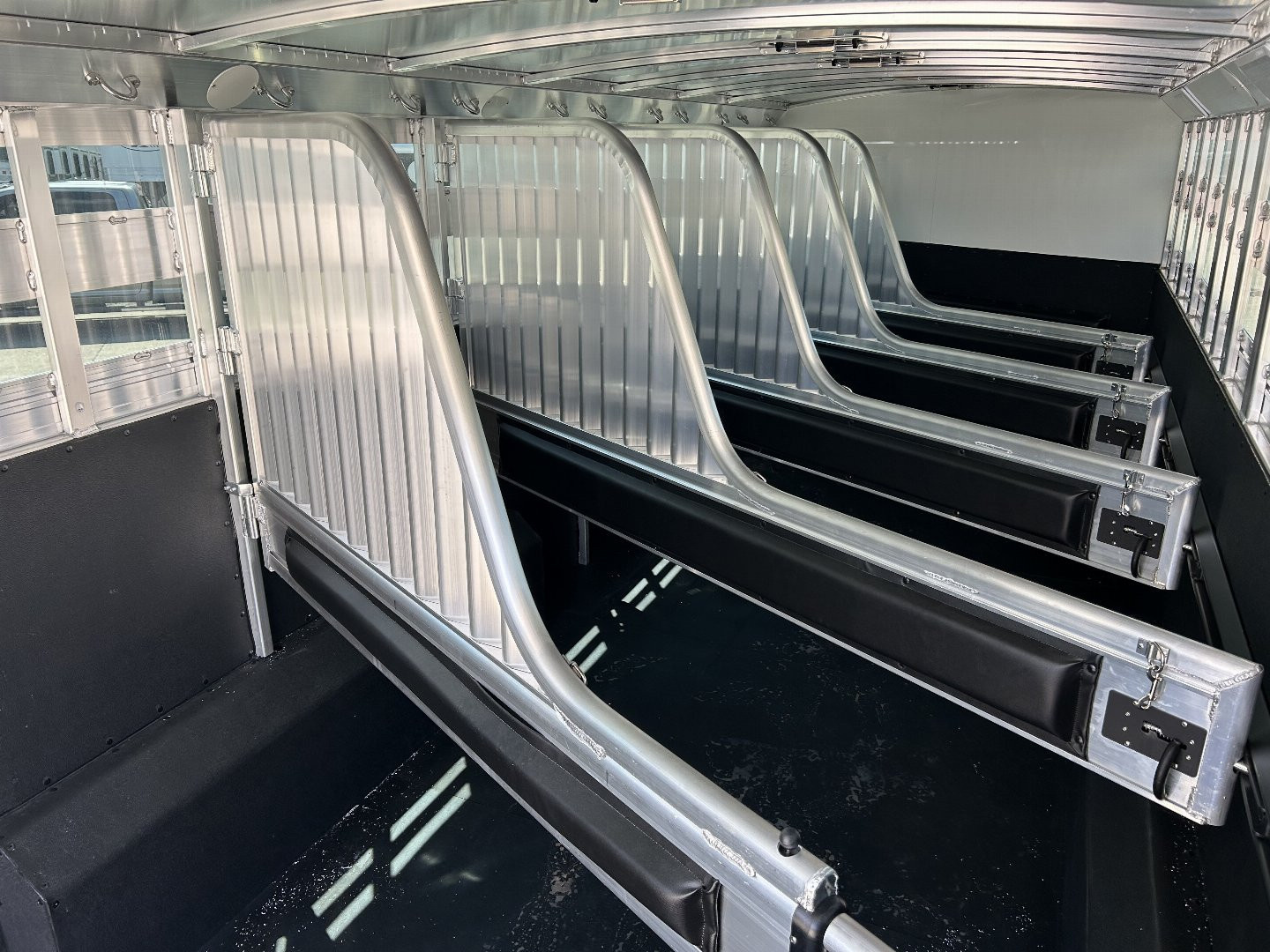 New 2026 4-Star Trailers 6 Horse Slant Load Horse Trailer