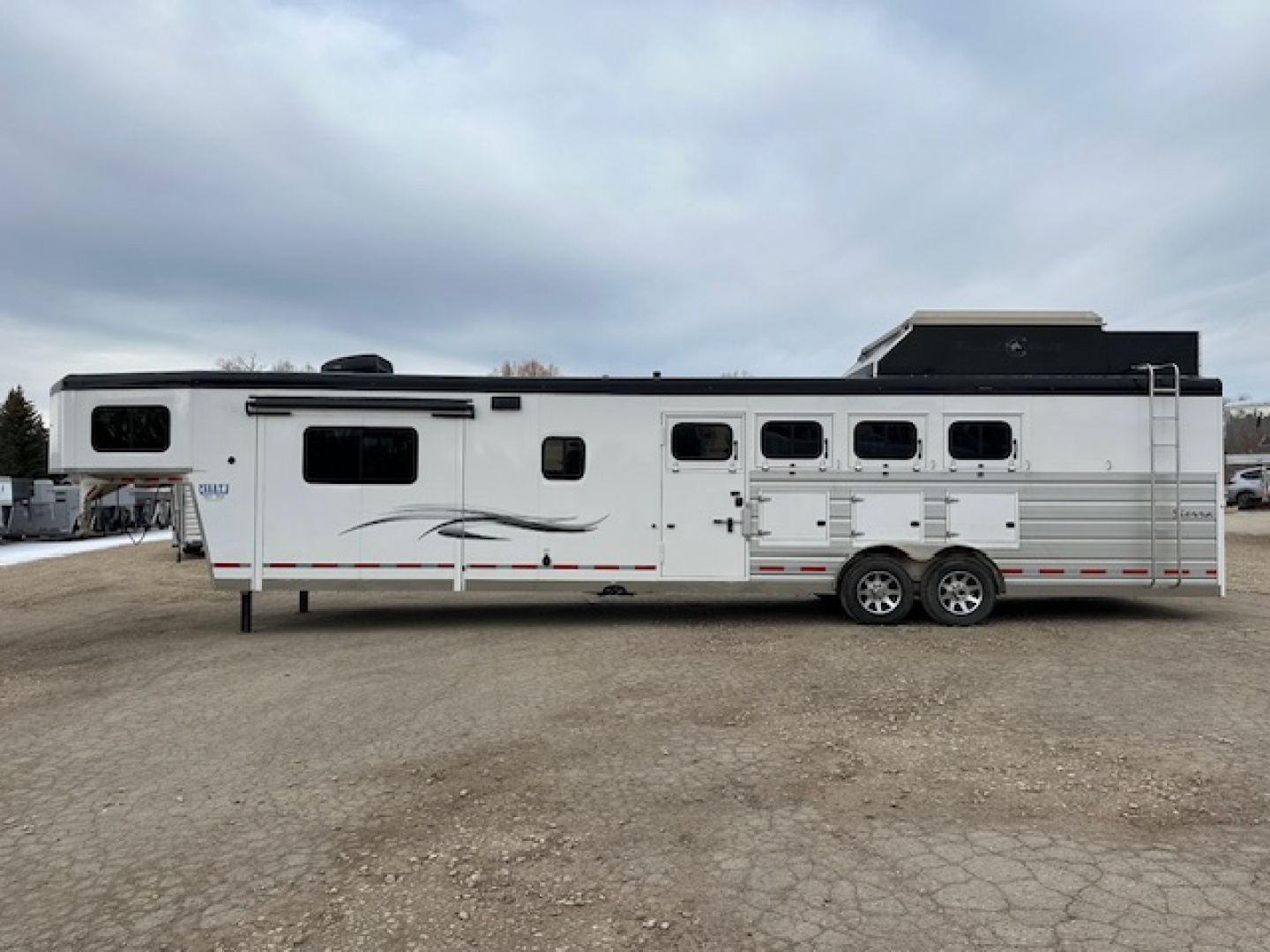 Used 2023 Trails West Sierra 4 Horse 15x19 Living Quarter