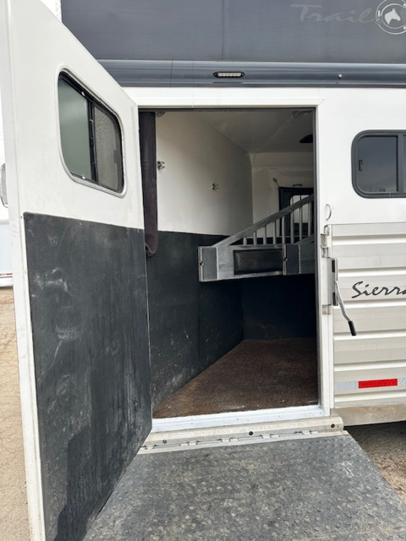 Used 2023 Trails West Sierra 4 Horse 15x19 Living Quarter