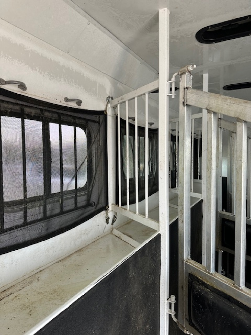 Used 2023 Trails West Sierra 4 Horse 15x19 Living Quarter