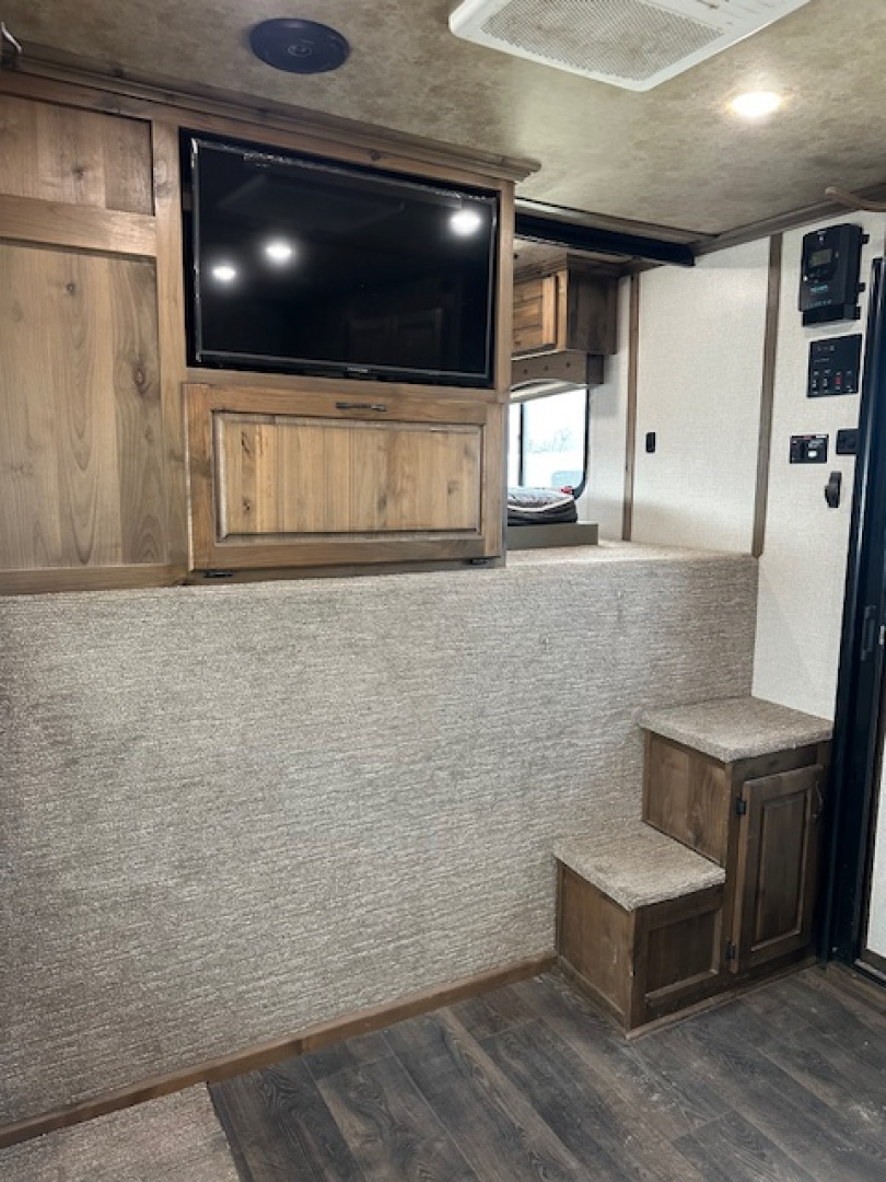 Used 2023 Trails West Sierra 4 Horse 15x19 Living Quarter